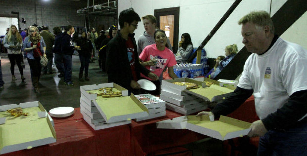 110713-hunger-drive3